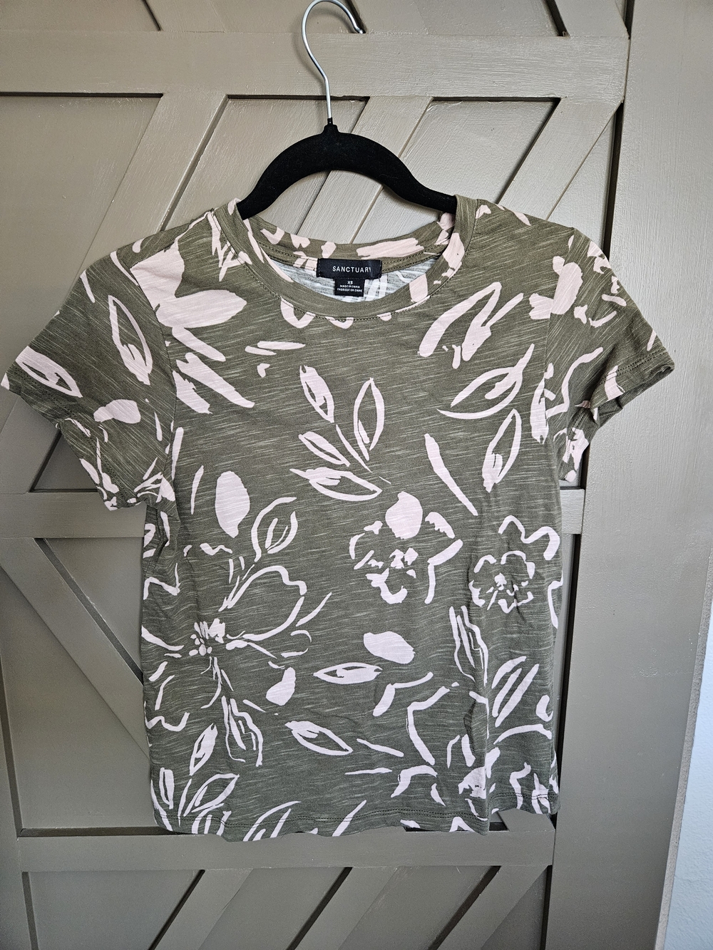 Women's Sanctuary Olive Green Floral T-Shirt XSmall